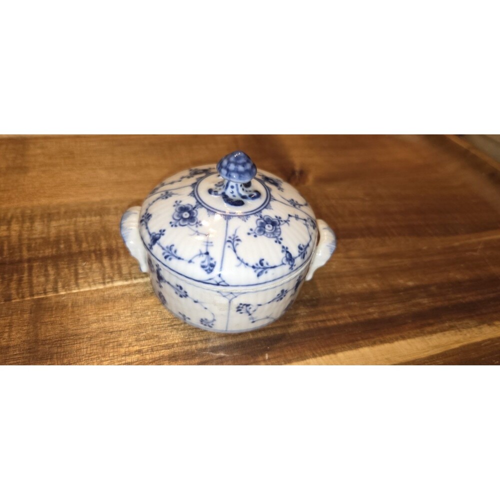 1951 Royal Copenhagen Blue Fluted Plain Covered Sugar Bowl 398 399 1st Quality